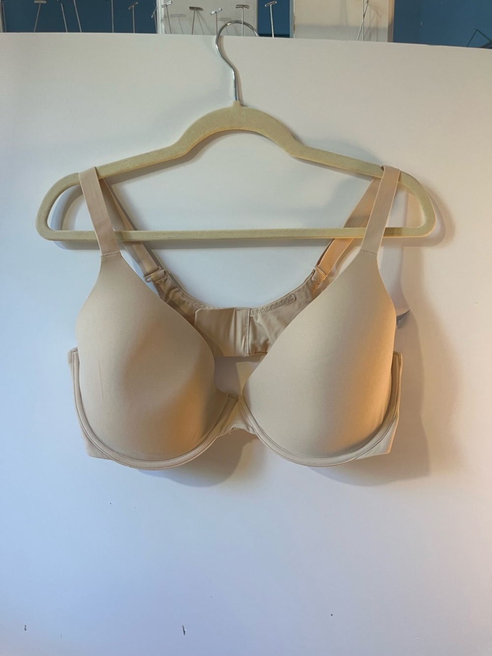SKIMS PLUNGE BRA Nude Seamless Bra - Neutral Nude SIZE 40E